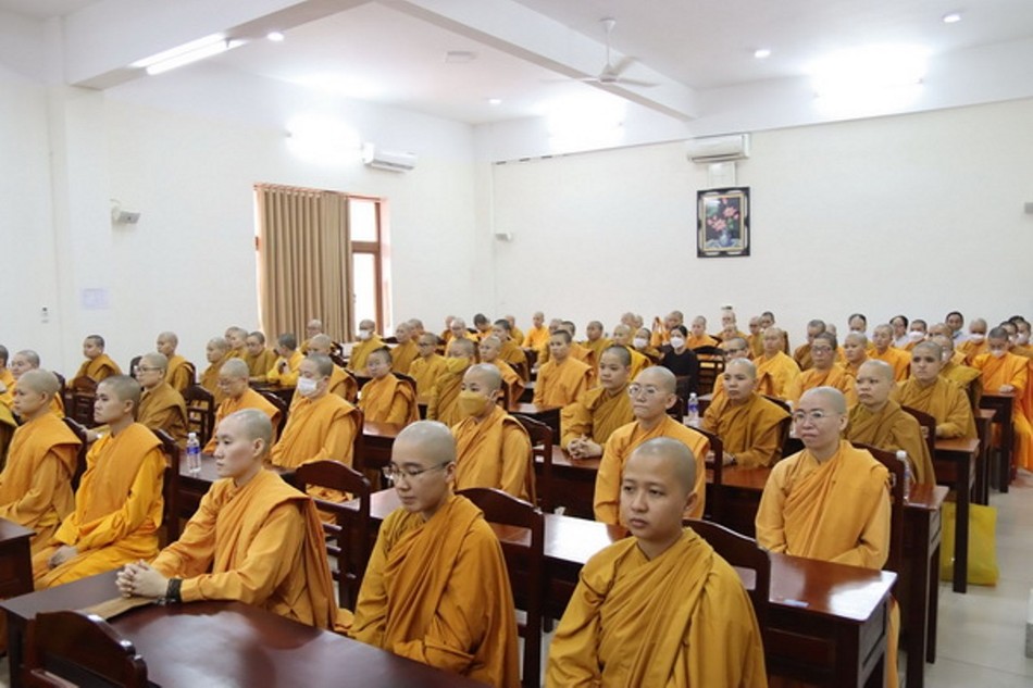 Tăng Ni sinh Hệ phái Khất sĩ nhận học bổng năm học 2022 Tăng Ni sinh Hệ phái Khất sĩ nhận học bổng năm học 2022