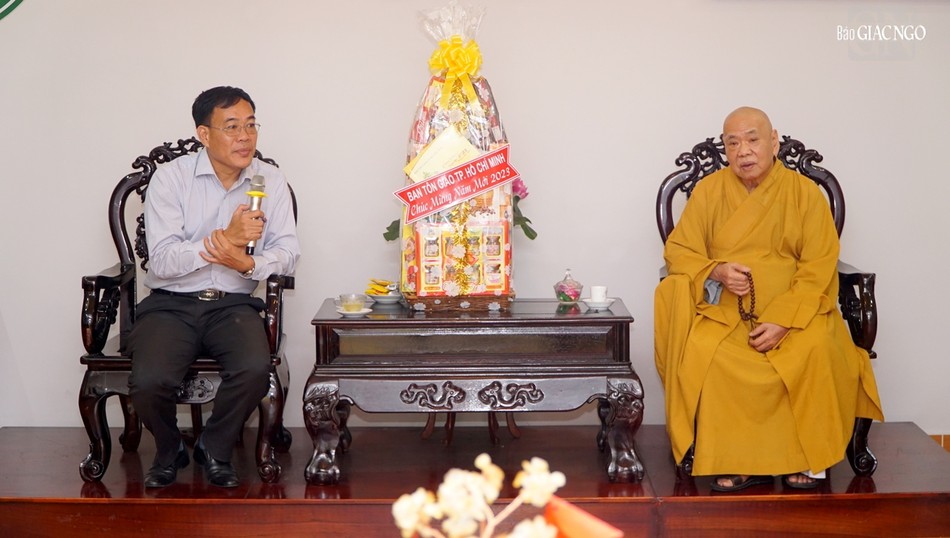 Ông Nguyễn Duy Tân chúc Tết đến chư tôn đức Hội đồng Trị sự, Văn phòng II Trung ương Giáo hội Ông Nguyễn Duy Tân chúc Tết đến chư tôn đức Hội đồng Trị sự, Văn phòng II Trung ương Giáo hội