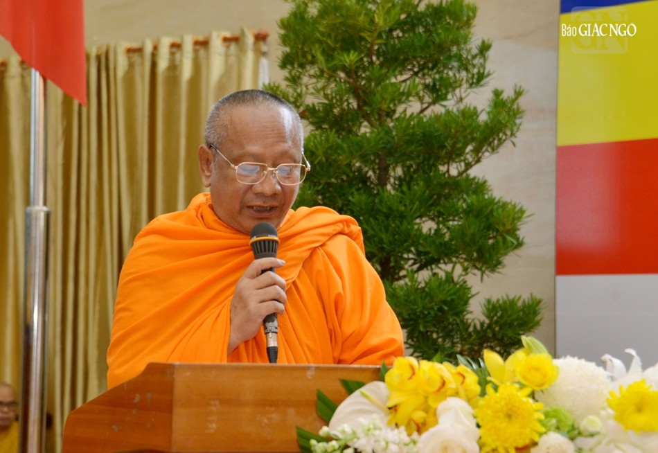 Hòa thượng Danh Lung, Phó ban Trị sự TP.HCM, đại diện Ban Tổ chức cảm tạ Hòa thượng Danh Lung, Phó ban Trị sự TP.HCM, đại diện Ban Tổ chức cảm tạ