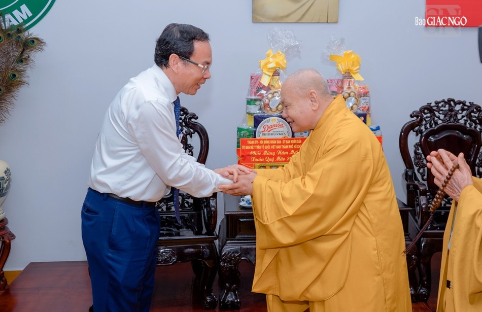 Hòa thượng Chủ tịch Hội đồng Trị sự tiếp thân mật Bí thư Thành ủy TP.HCM Hòa thượng Chủ tịch Hội đồng Trị sự tiếp thân mật Bí thư Thành ủy TP.HCM