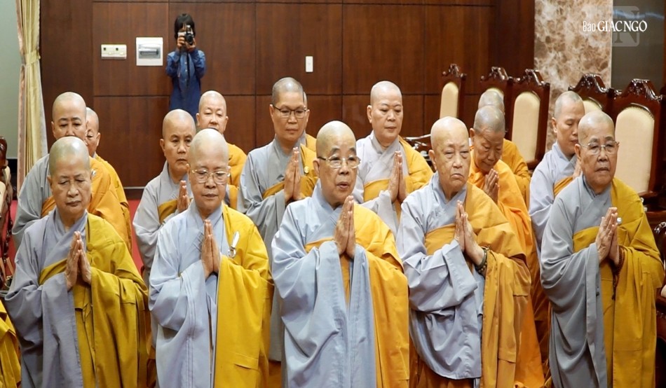 Đại diện đoàn, Ni trưởng Thích nữ Nhật Khương tác bạch chúc Tết đến chư tôn đức Ban Trị sự GHPGVN TP.HCM Đại diện đoàn, Ni trưởng Thích nữ Nhật Khương tác bạch chúc Tết đến chư tôn đức Ban Trị sự GHPGVN TP.HCM