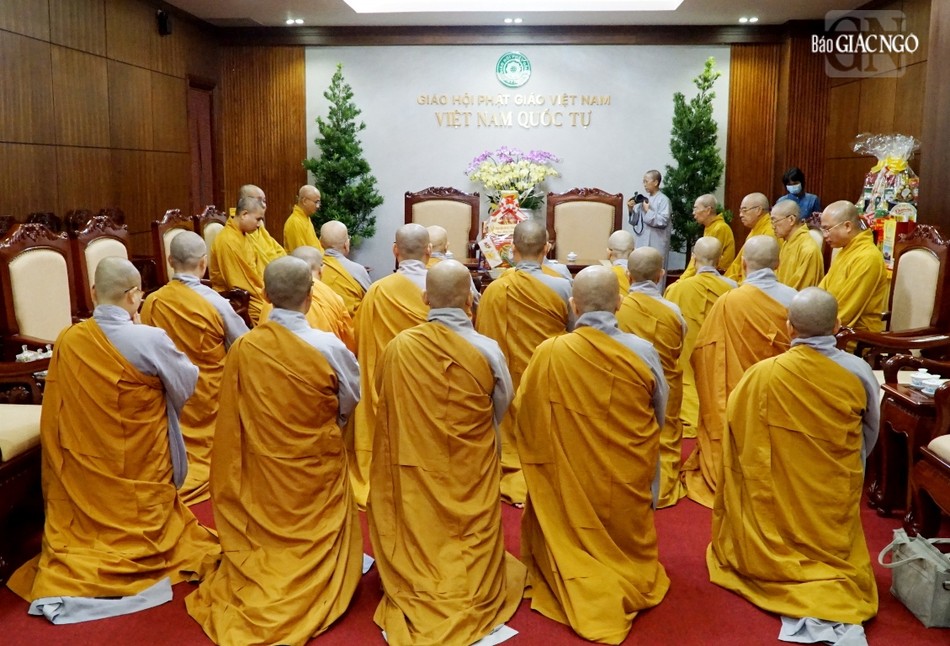 Thành kính đảnh lễ chư tôn đức nhân Tết cổ truyền Thành kính đảnh lễ chư tôn đức nhân Tết cổ truyền