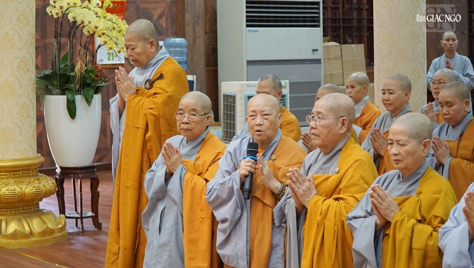 Ni trưởng Thích nữ Như Như dâng lời khánh tuế Hòa thượng Chủ tịch Hội đồng Trị sự Ni trưởng Thích nữ Như Như dâng lời khánh tuế Hòa thượng Chủ tịch Hội đồng Trị sự