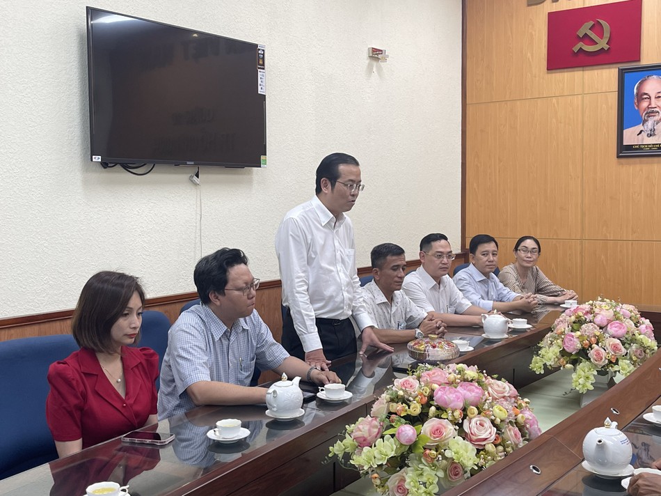 Ông Lê Văn Minh, Thành ủy viên, Bí thư Quận ủy quận 10 cảm ơn đến sự quan tâm của Hòa thượng Trưởng ban Trị sự