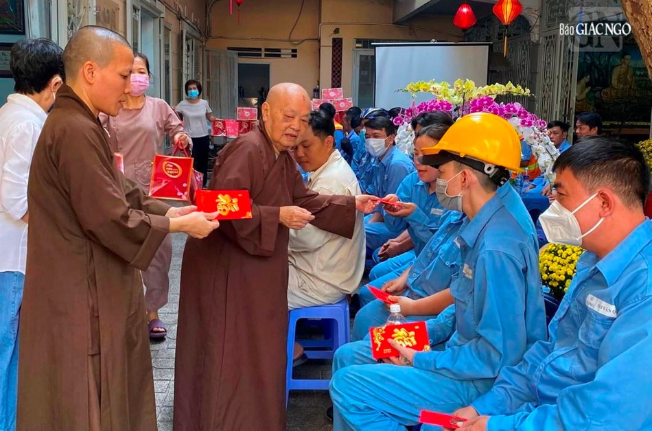 Lì xì Tết đến người lao động về môi trường Lì xì Tết đến người lao động về môi trường