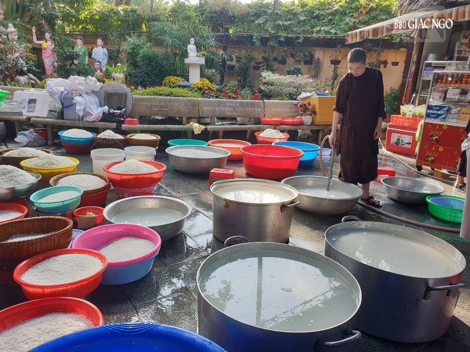 Những ngày cuối Chạp, không khí ở chùa cũng tràn ngập xuân sang... Những ngày cuối Chạp, không khí ở chùa cũng tràn ngập xuân sang...