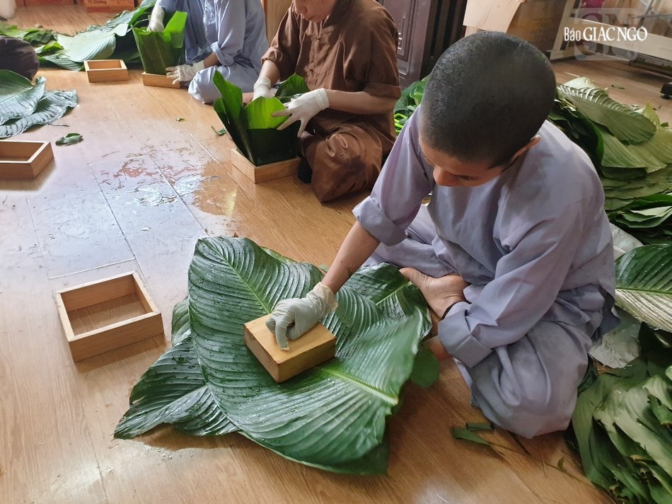 Từng khuôn bánh mang phong vị Bắc ở ngôi chùa ở Sài Gòn - TP.HCM Từng khuôn bánh mang phong vị Bắc ở ngôi chùa ở Sài Gòn - TP.HCM