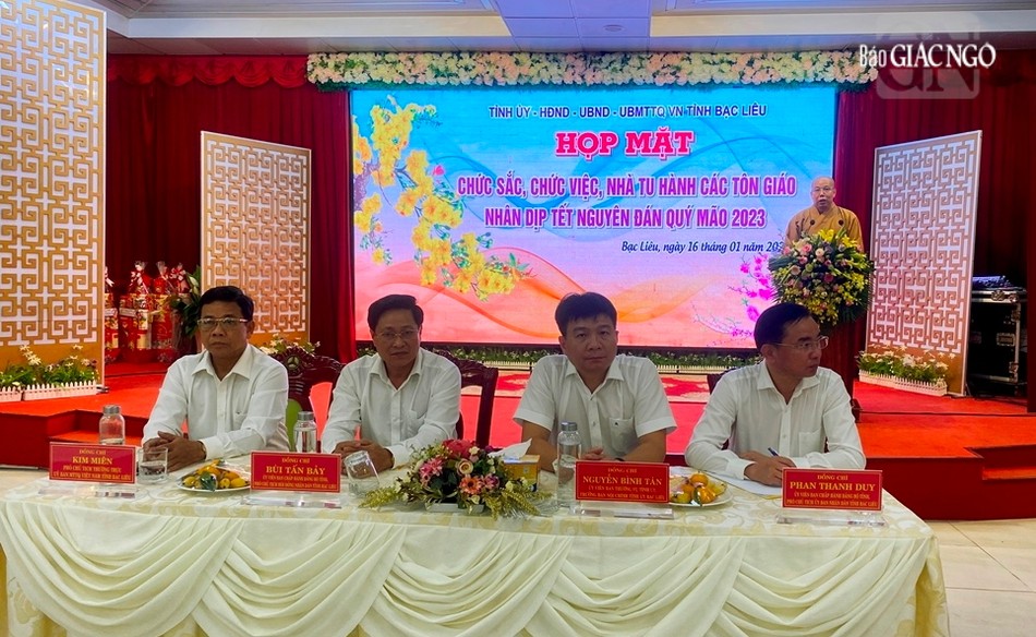 Chủ tọa buổi họp mặt Xuân Quý Mão Chủ tọa buổi họp mặt Xuân Quý Mão