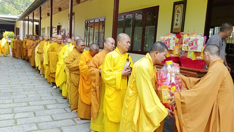 Cúng dường đến tu tập tại núi Thị Vải Cúng dường đến tu tập tại núi Thị Vải