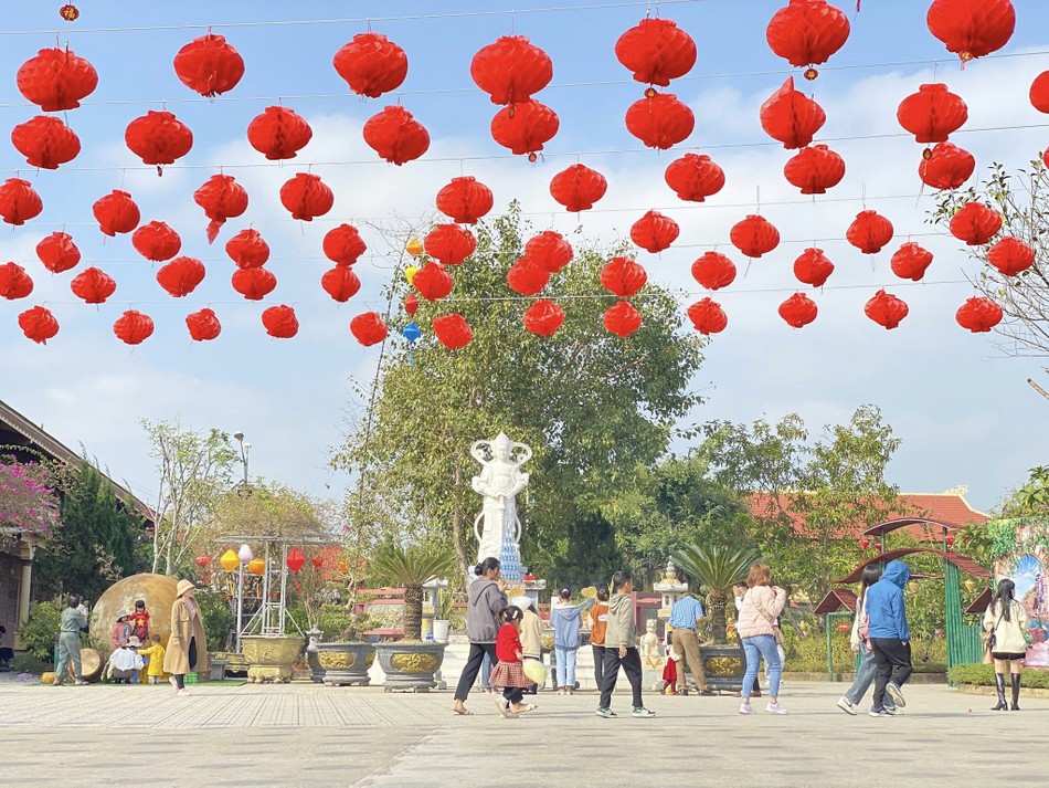 Một góc sắc màu ở chùa Chí Linh Một góc sắc màu ở chùa Chí Linh