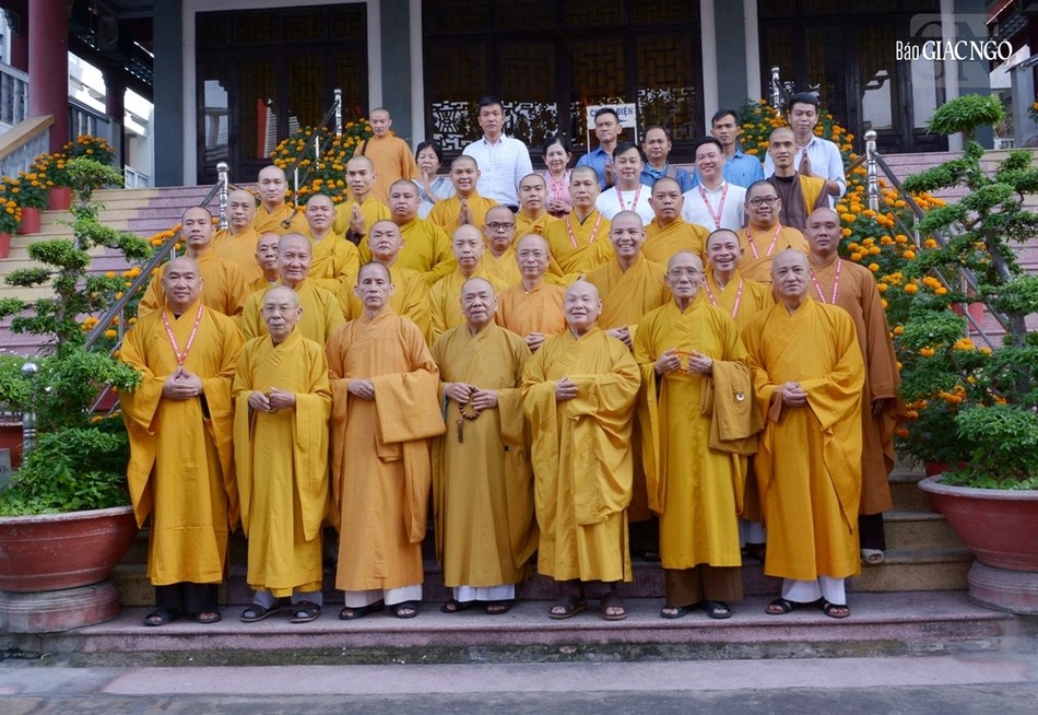 Chụp ảnh lưu niệm nhân Tết Quý Mão - 2023 Chụp ảnh lưu niệm nhân Tết Quý Mão - 2023