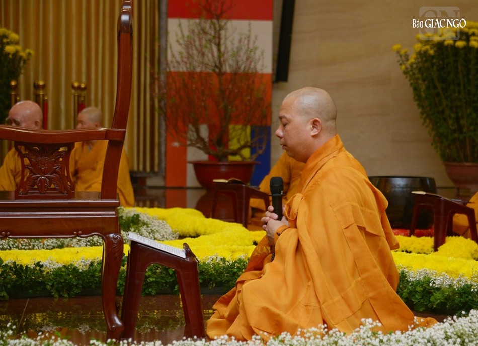 Chư tôn đức Ban Nghi lễ GHPGVN TP.HCM, hội chúng đàn thứ hai tiếp tục trì tụng kinh Dược Sư