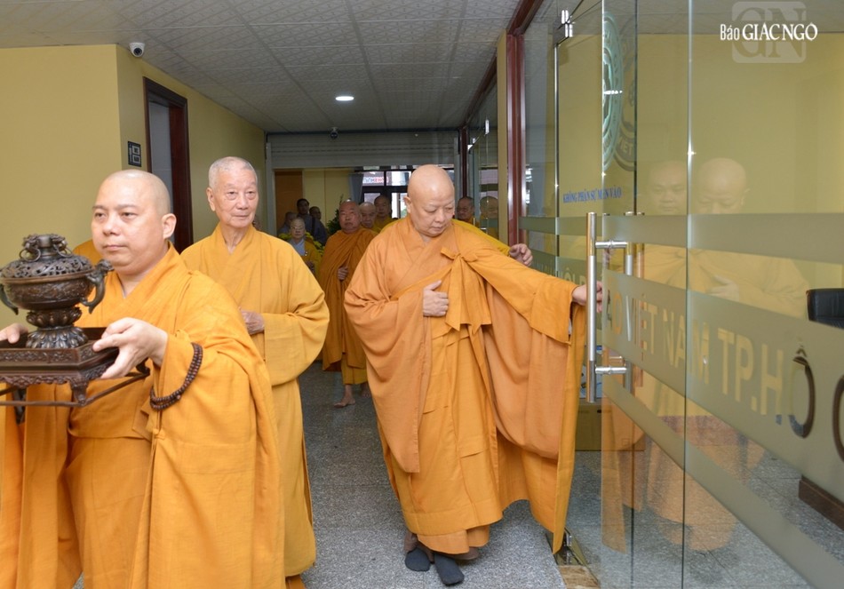 Đức Pháp chủ thăm Văn phòng Ban Trị sự GHPGVN TP.HCM