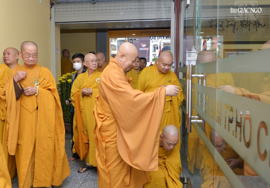 Mở cửa Văn phòng