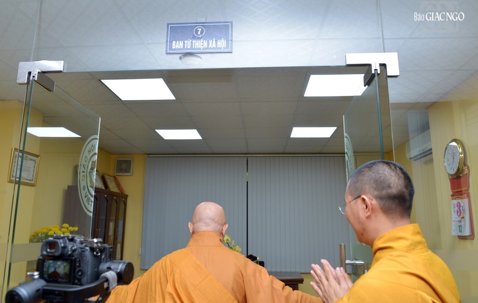 Thăm Văn phòng Ban Từ thiện - Xã hội