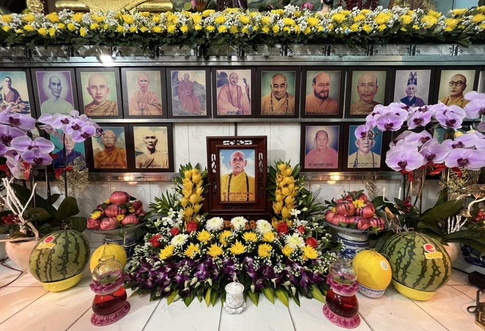 Di ảnh Hòa thượng Thích Phổ Thượng, nguyên trụ trì chùa Linh Quang Di ảnh Hòa thượng Thích Phổ Thượng, nguyên trụ trì chùa Linh Quang