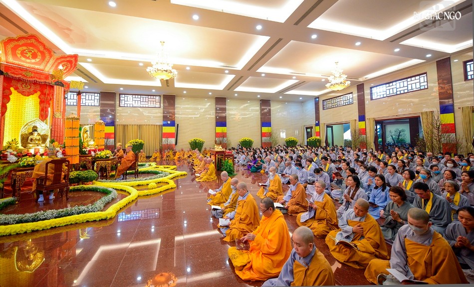 Thời thứ 7 trì tụng kinh Dược Sư tại pháp hội trước lễ tán đàn