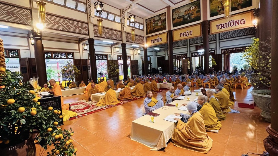 Chư tôn đức Tăng Ni trì tụng kinh Dược Sư Chư tôn đức Tăng Ni trì tụng kinh Dược Sư