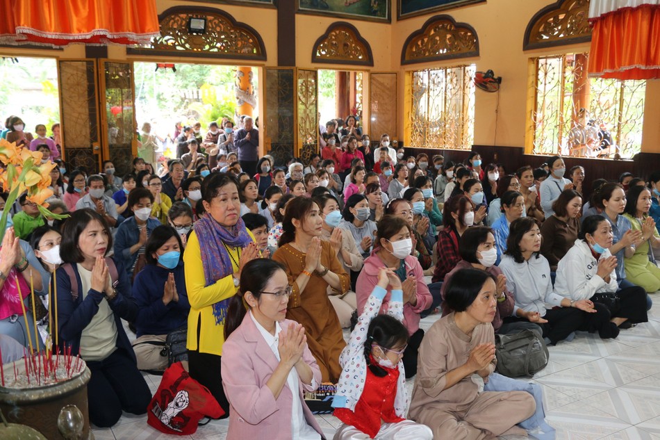 Đoàn Phật tử hành hương, cúng dường đầu năm Quý Mão Đoàn Phật tử hành hương, cúng dường đầu năm Quý Mão