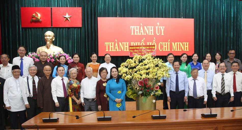 Bà Trần Kim Yến, Chủ tịch UBMTTQVN TP.HCM làm trưởng đoàn gồm các nhân sĩ, trí thức, dân tộc, tôn giáo của TP.HCM chúc mừng Đảng bộ TP.HCM Bà Trần Kim Yến, Chủ tịch UBMTTQVN TP.HCM làm trưởng đoàn gồm các nhân sĩ, trí thức, dân tộc, tôn giáo của TP.HCM chúc mừng Đảng bộ TP.HCM