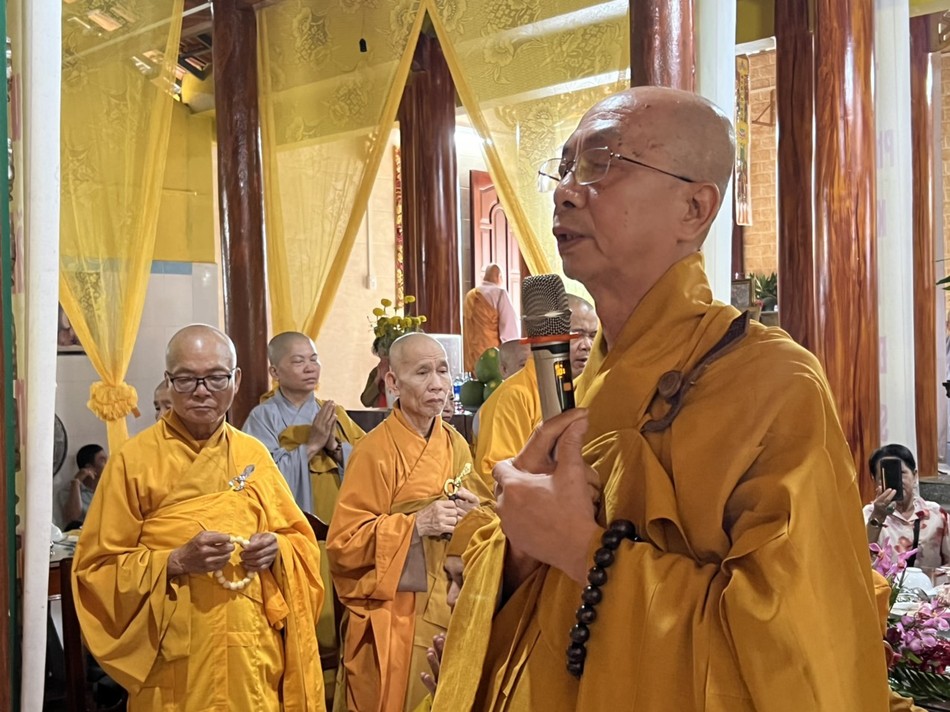 Hòa thượng Thích Nhựt Tấn thay Tăng Ni Phật giáo tỉnh nhà dâng lời tưởng niệm