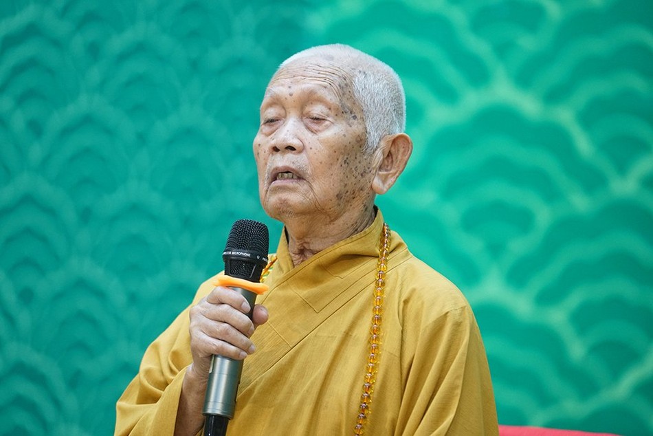 Hòa thượng Thích Huyền Thông đạo từ Hòa thượng Thích Huyền Thông đạo từ