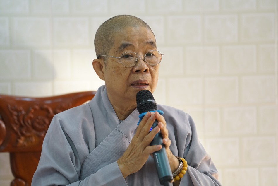 Ni trưởng Thích nữ Nhật Khương chủ trì buổi họp - Ảnh: PBNG Ni trưởng Thích nữ Nhật Khương chủ trì buổi họp - Ảnh: PBNG