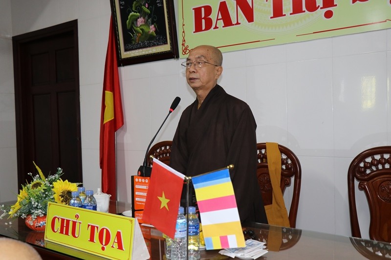 Hòa thượng Thích Nhựt Tấn chủ trì buổi họp
