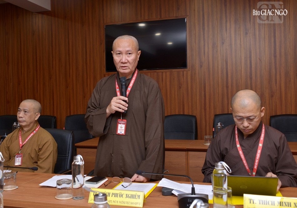 Thượng tọa Thích Phước Nghiêm đóng góp ý kiến