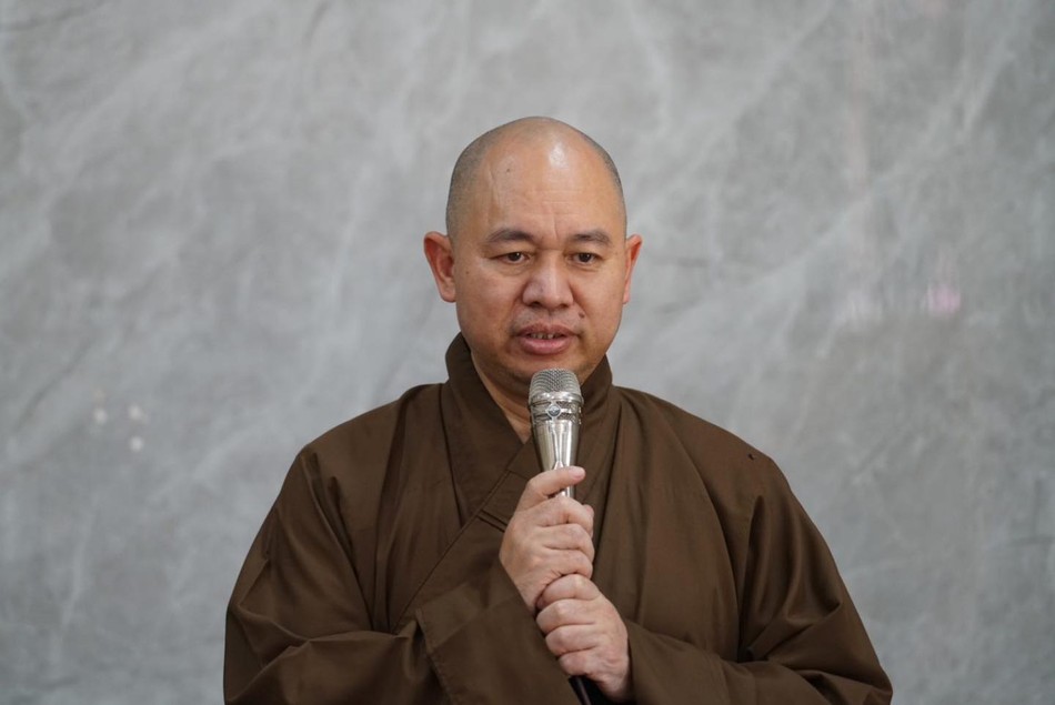 Thượng tọa Thích Đức Thiện chủ trì buổi họp Thượng tọa Thích Đức Thiện chủ trì buổi họp