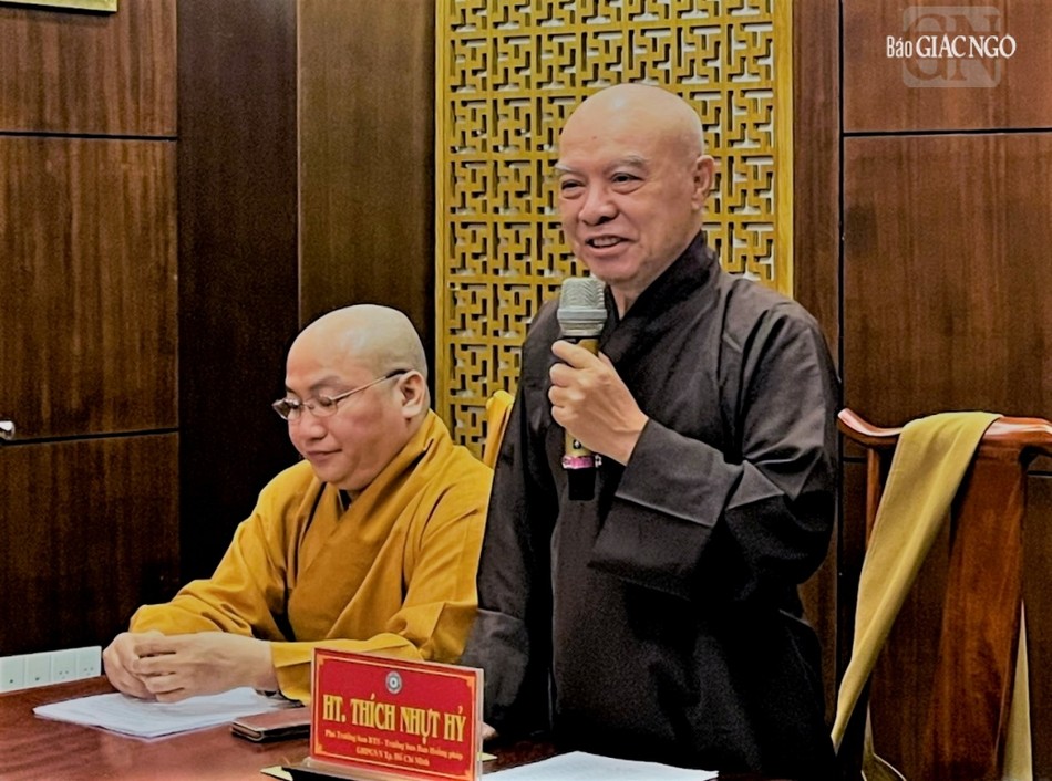 Hòa thượng Thích Nhật Hỷ chủ trì phiên họp Hòa thượng Thích Nhật Hỷ chủ trì phiên họp