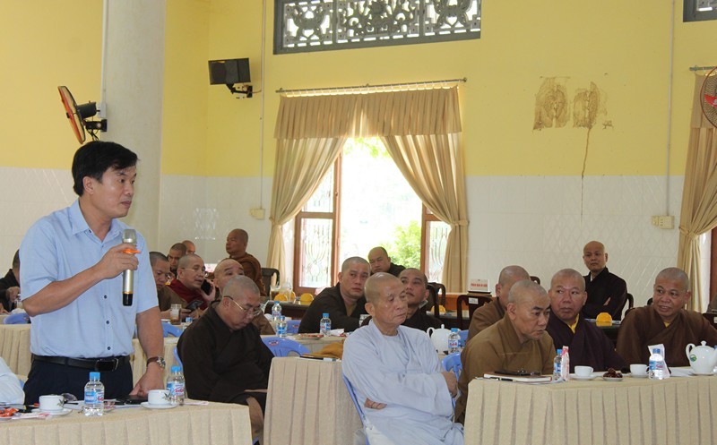 Ông Nguyễn Quốc Vũ, đại diện cơ quan quản lý về tôn giáo phát biểu tại hội nghị Ông Nguyễn Quốc Vũ, đại diện cơ quan quản lý về tôn giáo phát biểu tại hội nghị