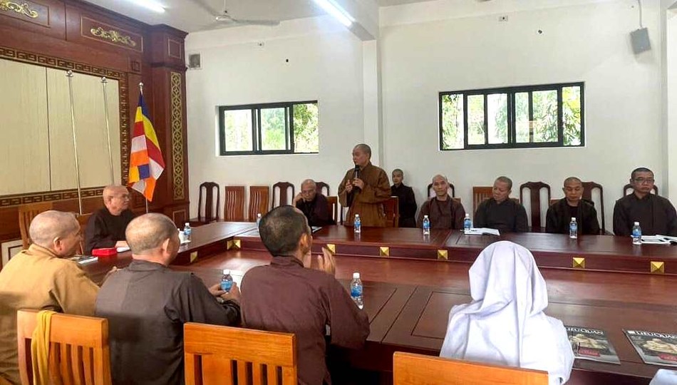 Chư tôn đức giáo thọ trao đổi kinh nghiệm giảng dạy Chư tôn đức giáo thọ trao đổi kinh nghiệm giảng dạy