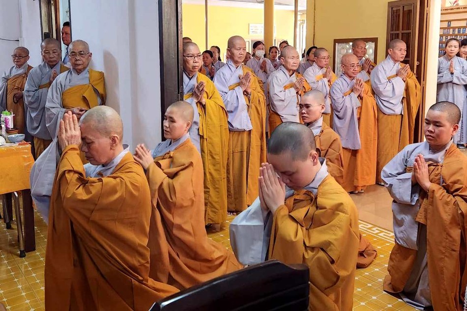 Chư Ni chùa Phước Thiện thành kính đảnh lễ Giác linh Ni trưởng Chư Ni chùa Phước Thiện thành kính đảnh lễ Giác linh Ni trưởng