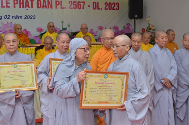 Trao giáo chỉ tấn phong Ni trưởng