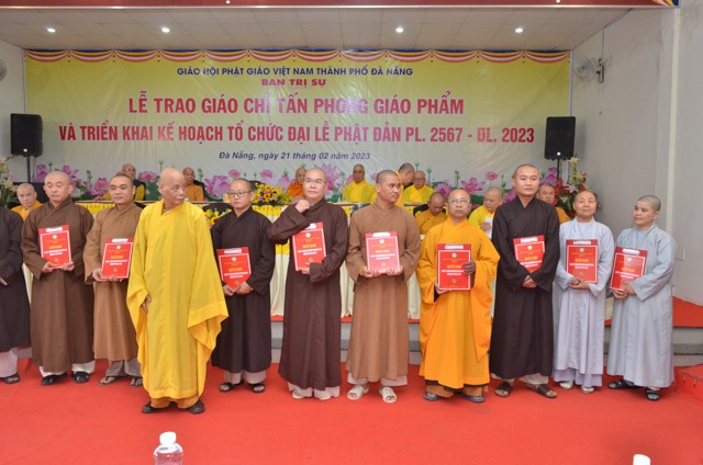 Hòa thượng Thích Thiện Toàn đã trao quyết định đến thành viên Ban Kiểm soát do Đại đức Thích Thông Diệu làm trưởng ban