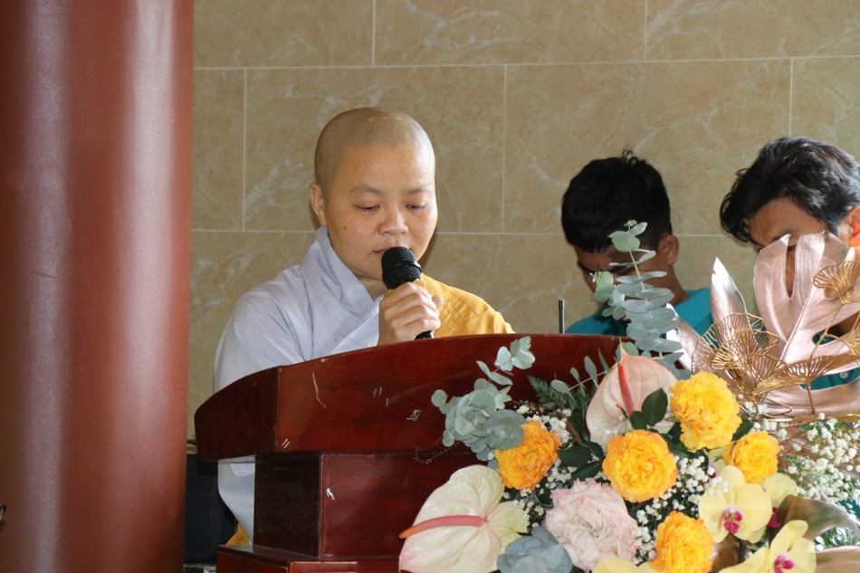 Sư cô Thích nữ Huệ Liên đã tóm tắt quá trình xây dựng ngôi Tam bảo Sư cô Thích nữ Huệ Liên đã tóm tắt quá trình xây dựng ngôi Tam bảo