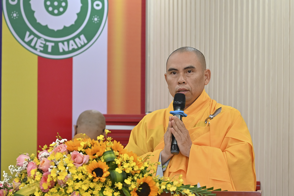 Thượng tọa Thích Nhuận Nghĩa, Phó Trưởng ban Thường trực Ban Trị sự tỉnh phát biểu cảm tạ Thượng tọa Thích Nhuận Nghĩa, Phó Trưởng ban Thường trực Ban Trị sự tỉnh phát biểu cảm tạ
