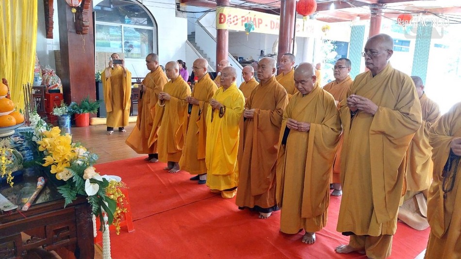 Chư tôn đức niêm hương Giác linh Thượng tọa Thích Lệ Trường