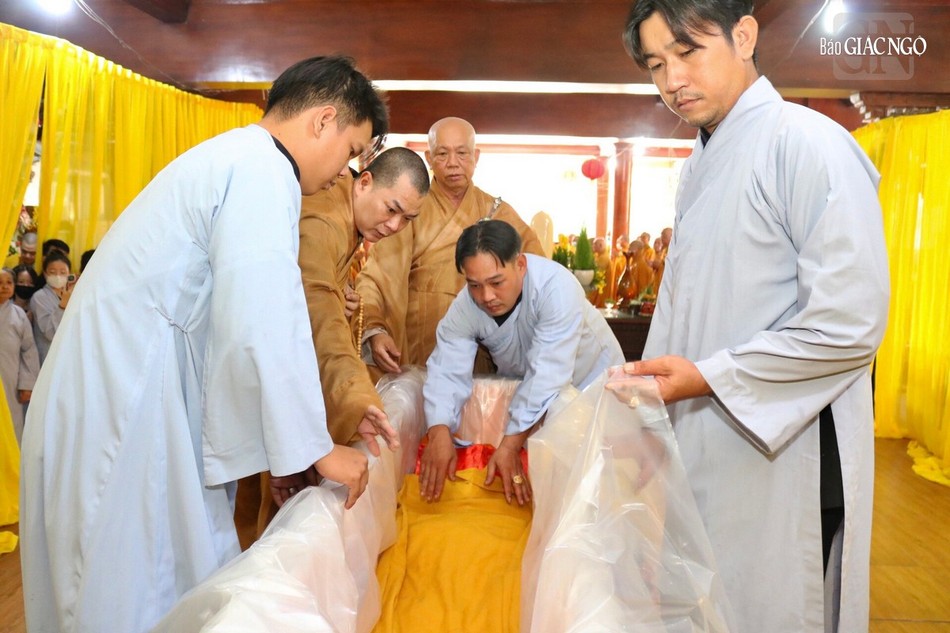 Lễ nhập kim quan