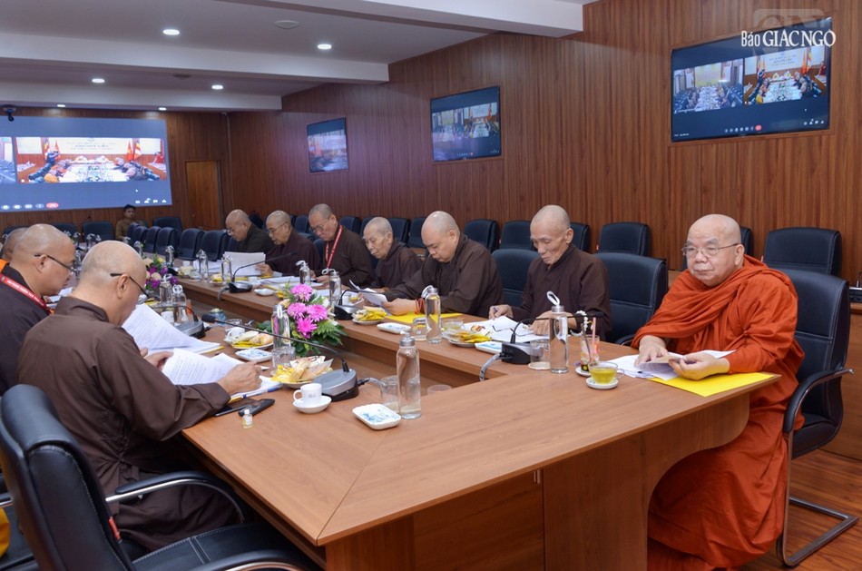 Chư tôn đức tham gia buổi họp trực tuyến tại TP.HCM Chư tôn đức tham gia buổi họp trực tuyến tại TP.HCM