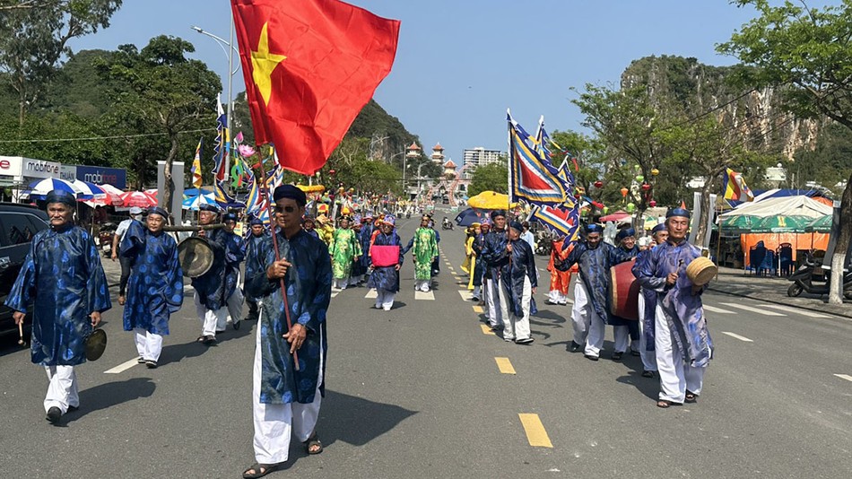 Diễu hành trên đường phố Diễu hành trên đường phố