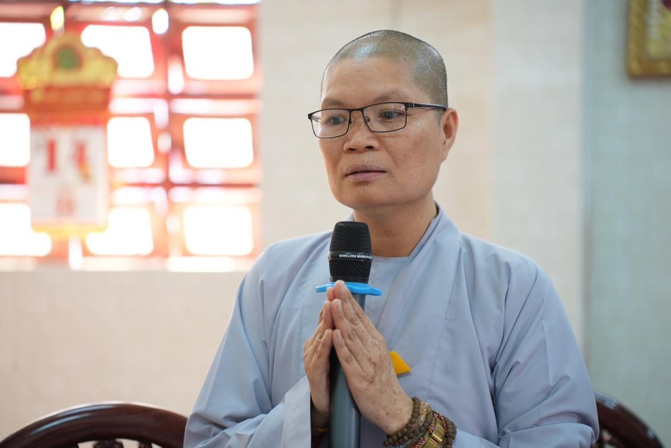 Ni sư Thích nữ Huệ Đức, Chánh Thư ký Phân ban Ni giới T.Ư điều phối chương trình thảo luận của buổi họp - Ảnh: Pb Ni giới tỉnh Ni sư Thích nữ Huệ Đức, Chánh Thư ký Phân ban Ni giới T.Ư điều phối chương trình thảo luận của buổi họp - Ảnh: Pb Ni giới tỉnh