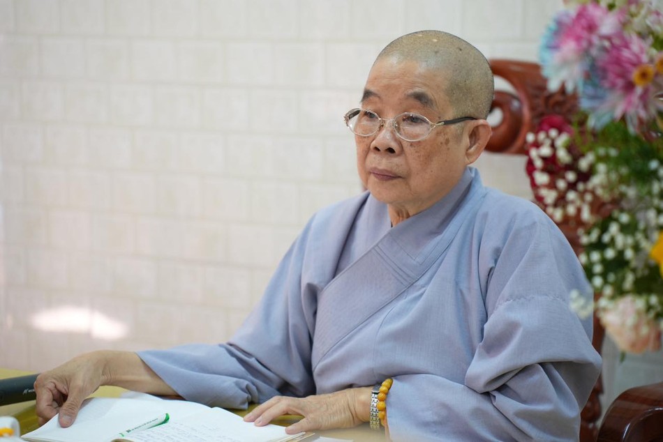 Ni trưởng Thích nữ Nhật Khương chủ trì buổi họp Ni trưởng Thích nữ Nhật Khương chủ trì buổi họp