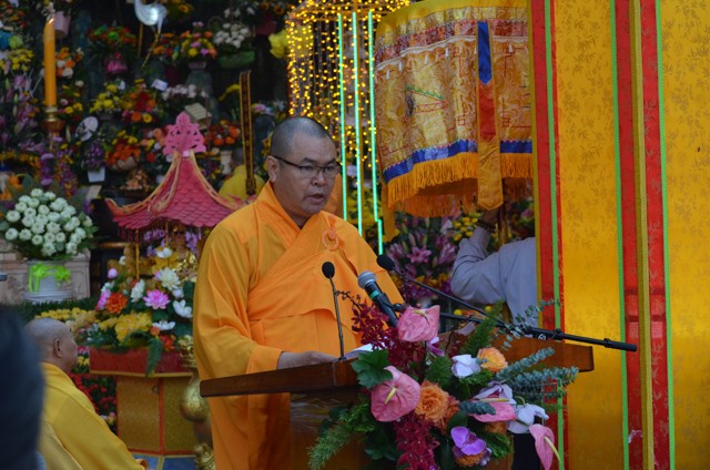 Hòa thượng Thích Từ Nghiêm thay mặt Ban Trị sự TP đọc diễn văn khai mạc Hòa thượng Thích Từ Nghiêm thay mặt Ban Trị sự TP đọc diễn văn khai mạc