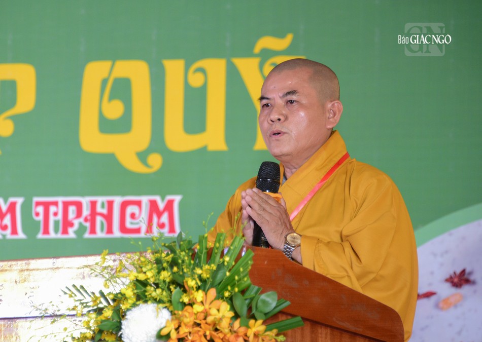 Đại đức Thích Thuần Tại giới thiệu đề án góp quỹ cho hoạt động Phật sự của Giáo hội TP.HCM