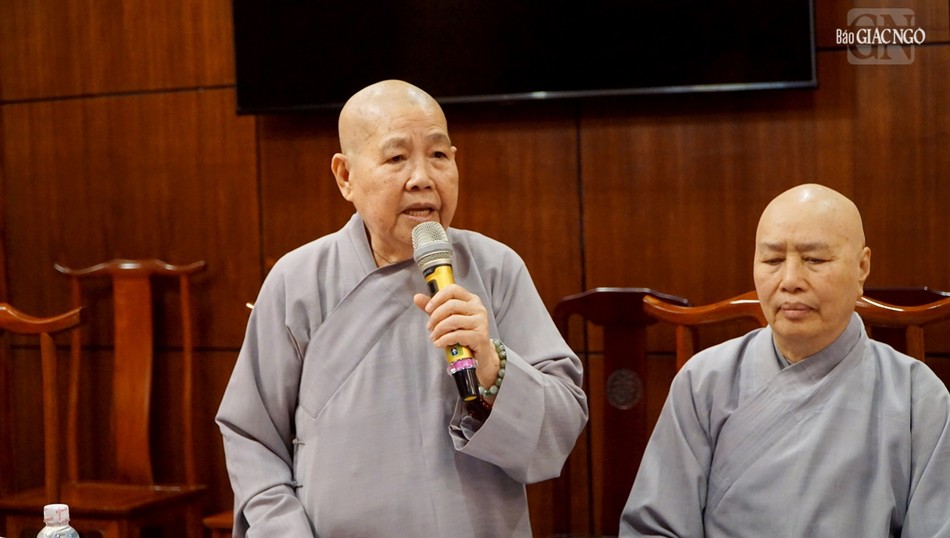 Ni trưởng Thích nữ Từ Nhẫn chủ trì buổi họp Ni trưởng Thích nữ Từ Nhẫn chủ trì buổi họp