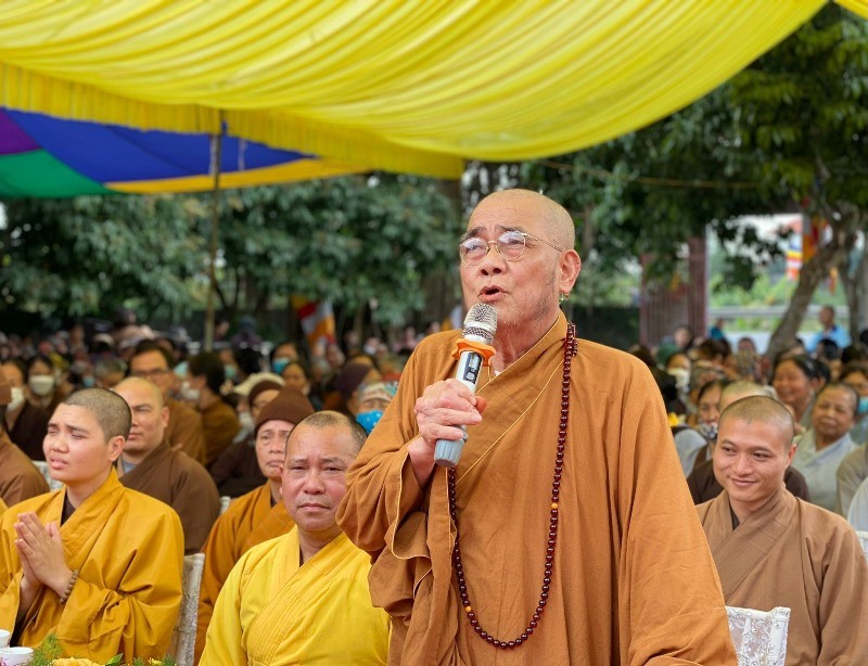 Hòa thượng Thích Đạo Quang ban đạo từ Hòa thượng Thích Đạo Quang ban đạo từ