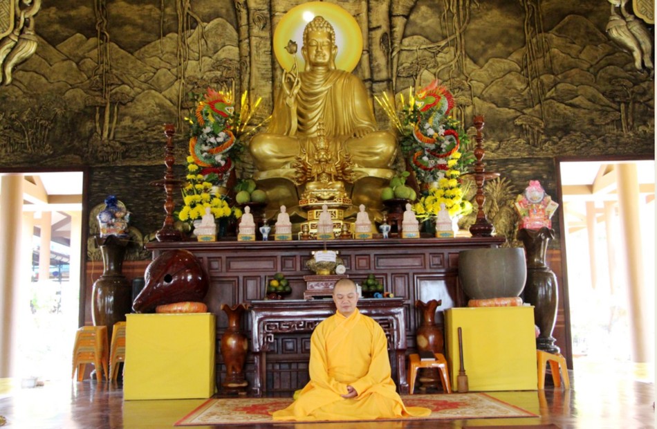 Thượng Toạ Thích Chiếu Ý, trụ trì chùa Hoa Khai hướng dẫn thực hành thiền tọa Thượng Toạ Thích Chiếu Ý, trụ trì chùa Hoa Khai hướng dẫn thực hành thiền tọa