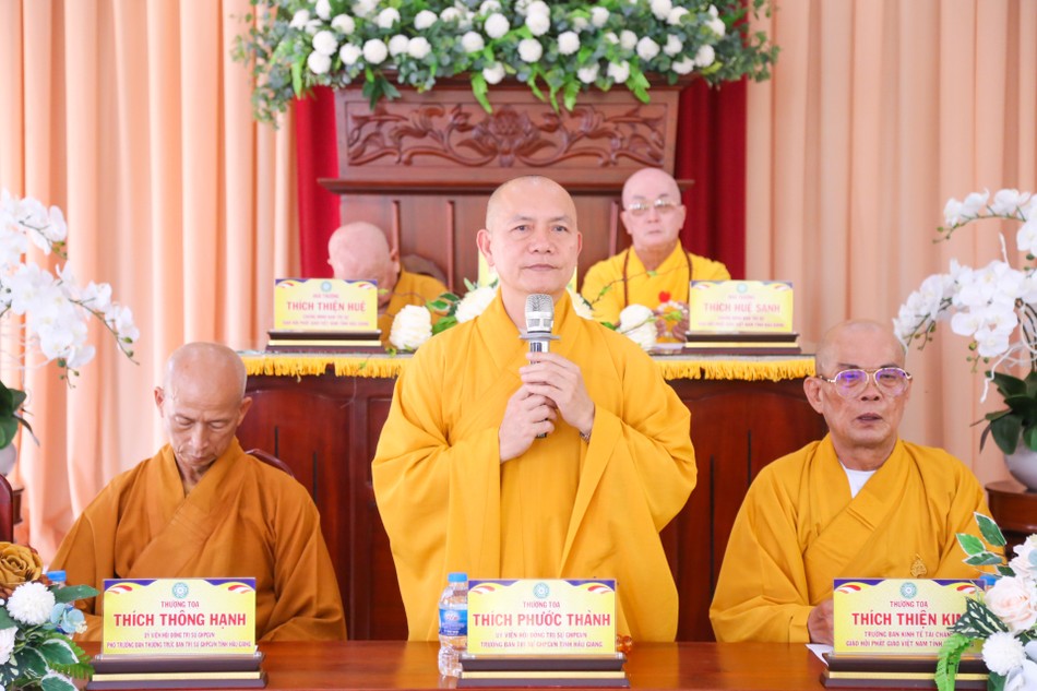 Thượng tọa Thích Phước Thành đúc kết buổi họp Thượng tọa Thích Phước Thành đúc kết buổi họp